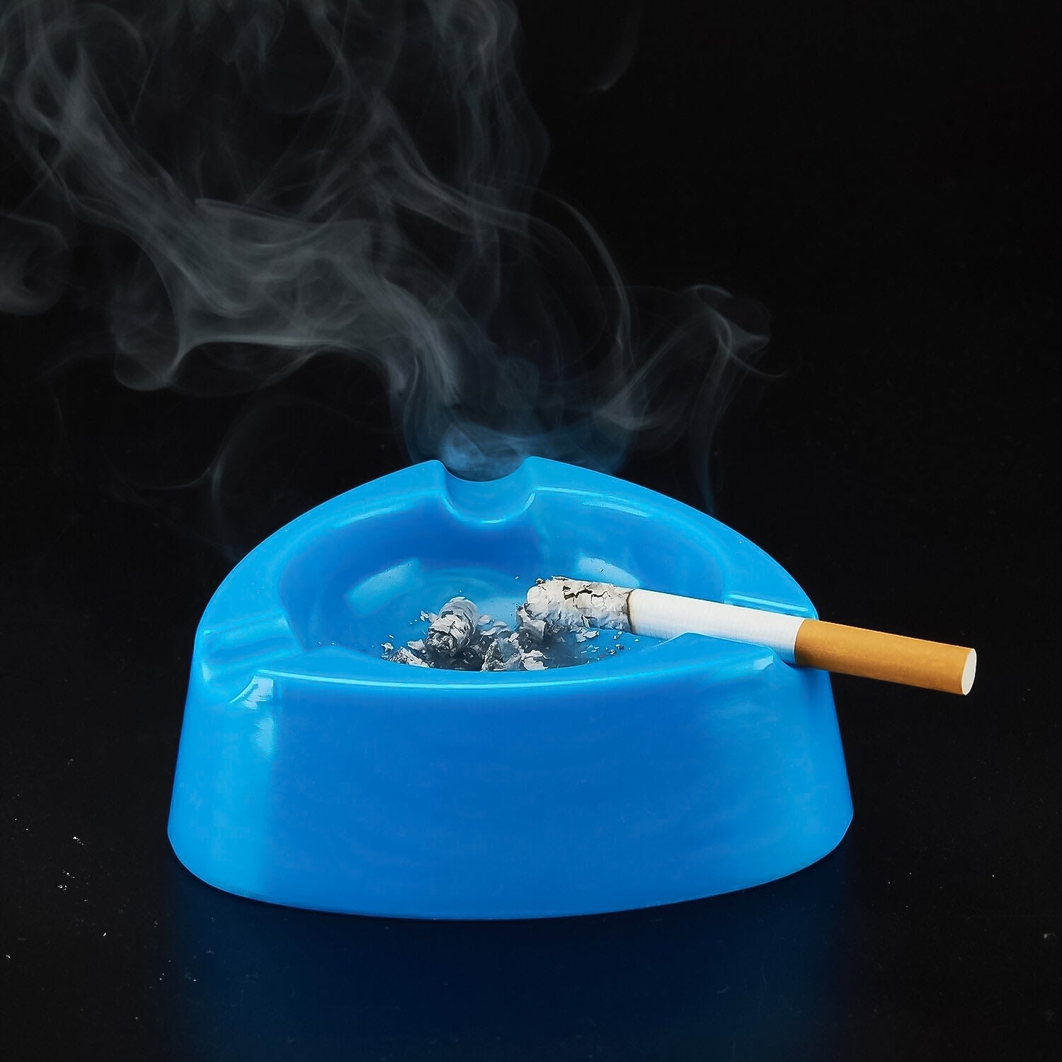 Oblivion Heavy Duty Plastic Ashtray (mix color & 1 Pc) Oblivion Heavy Duty Plastic Ashtray (mix color & 1 Pc)